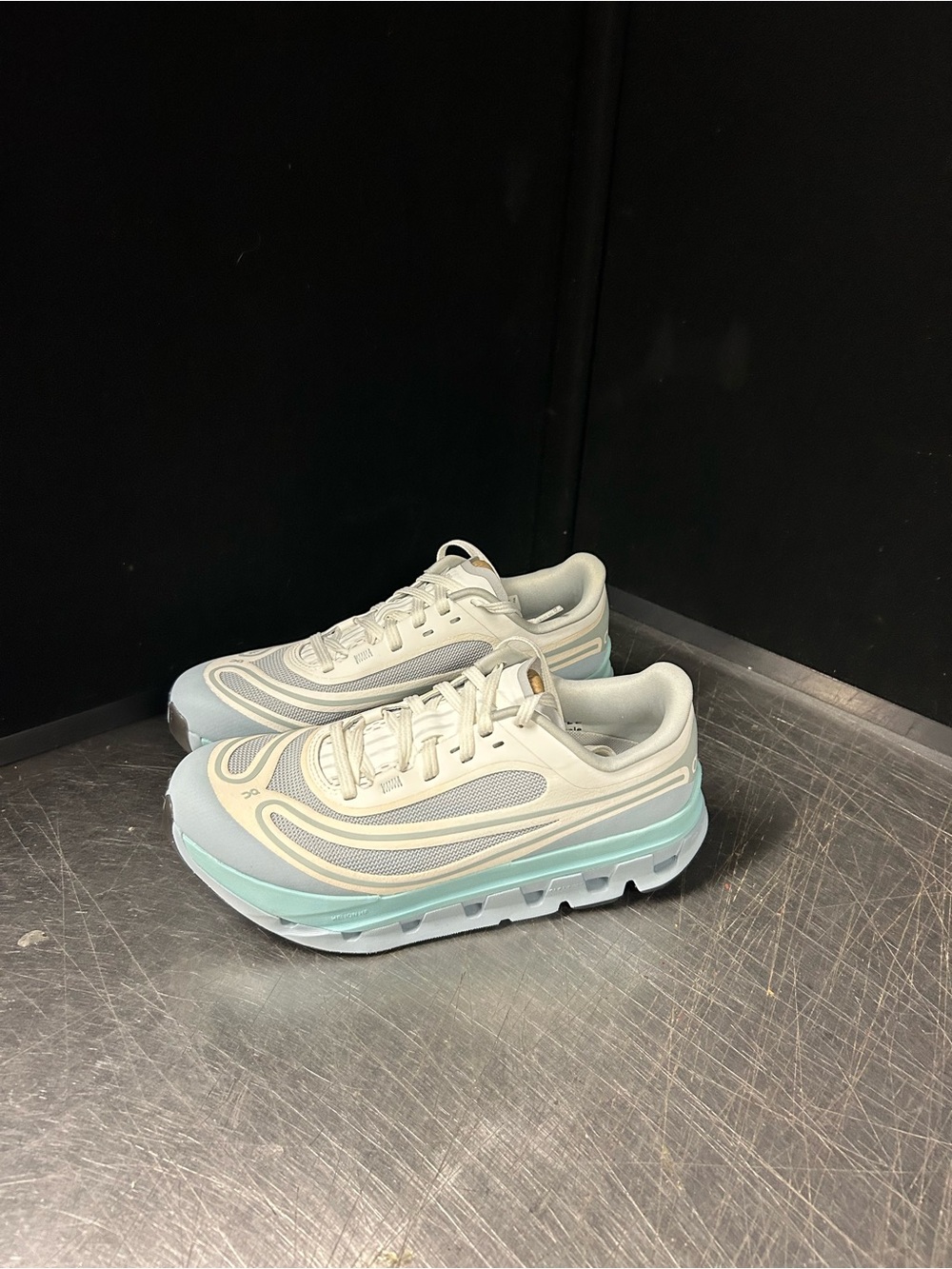 On Clouds Size 7.5 Women